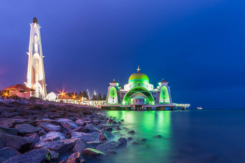 Melaka Straits Mosquee by night source: wikipedia.com